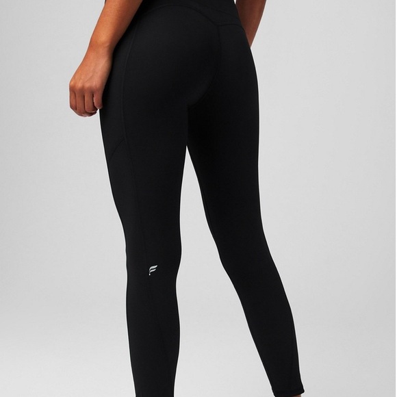Fabletics Black  Oasis Pureluxe Legging With Pocket - Picture 6 of 7